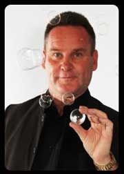 Ken Lindsay – close-up magician